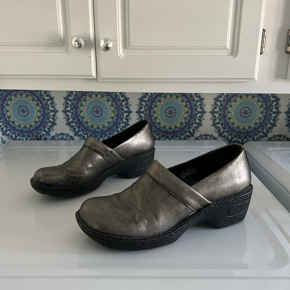 Metallic clogs Born brand